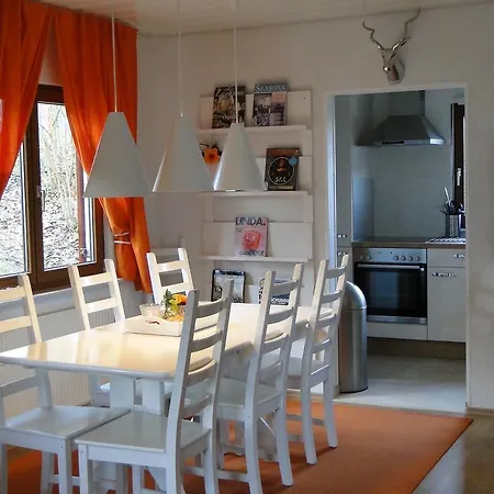 Dom wakacyjny Comfortable Holiday In Reimboldshausen With Terrace Kirchheim unter Teck