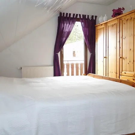 Dom wakacyjny Comfortable Holiday In Reimboldshausen With Terrace